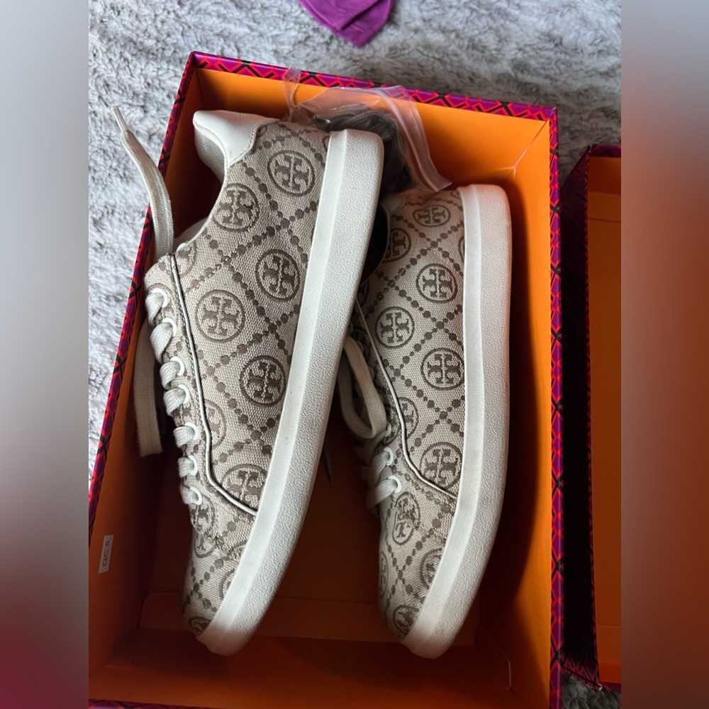 SIZE 7 TORY BURCH SNEAKERS
